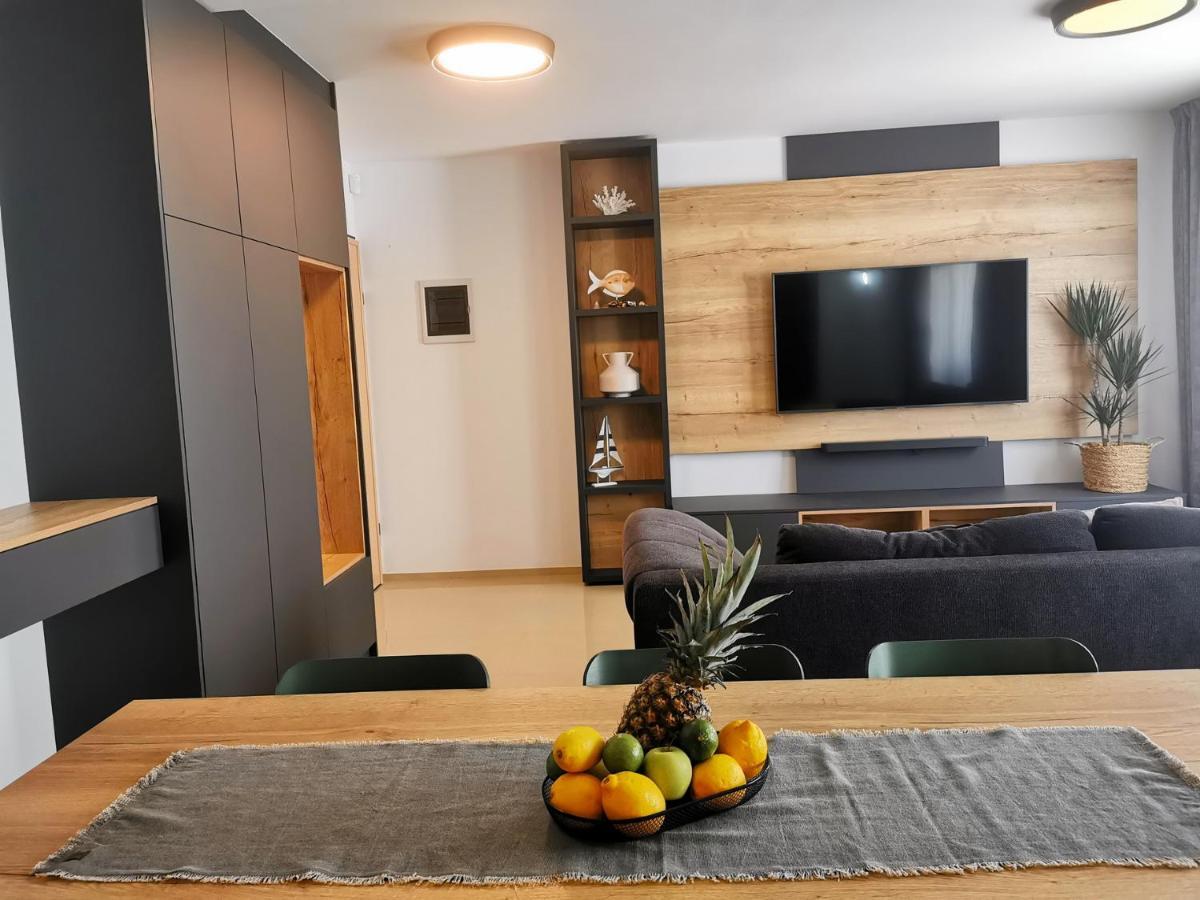 Black Pearl - Luxury Seaside App With Pool & Bbq, Istra Banjole Exterior foto